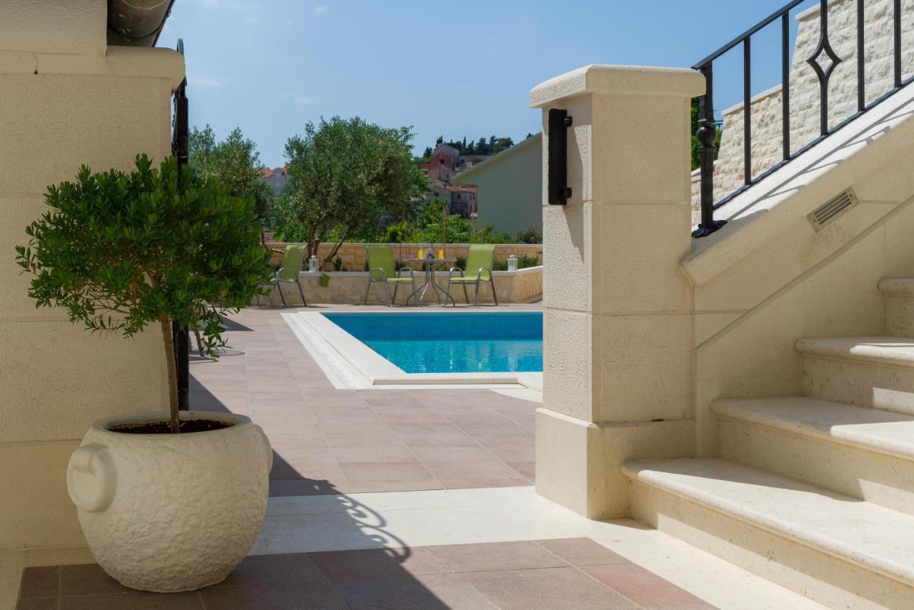 Villa Kogo ฮวาร์ ภายนอก รูปภาพ