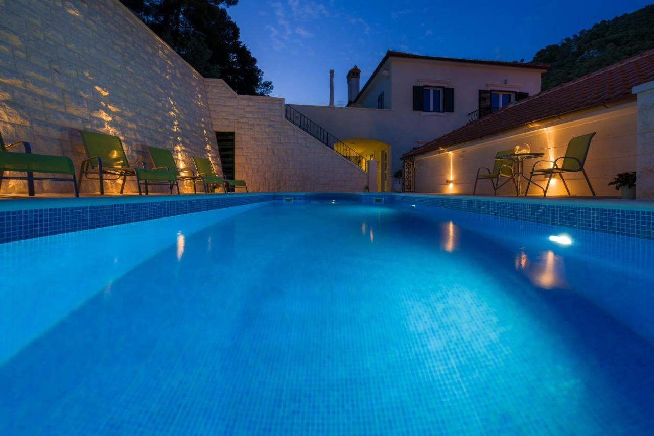 Villa Kogo ฮวาร์ ภายนอก รูปภาพ