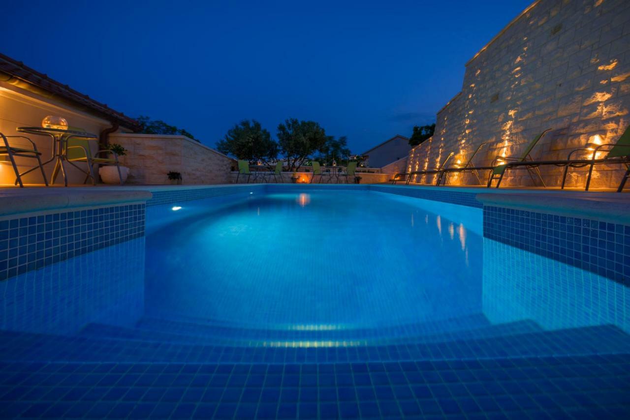 Villa Kogo ฮวาร์ ภายนอก รูปภาพ